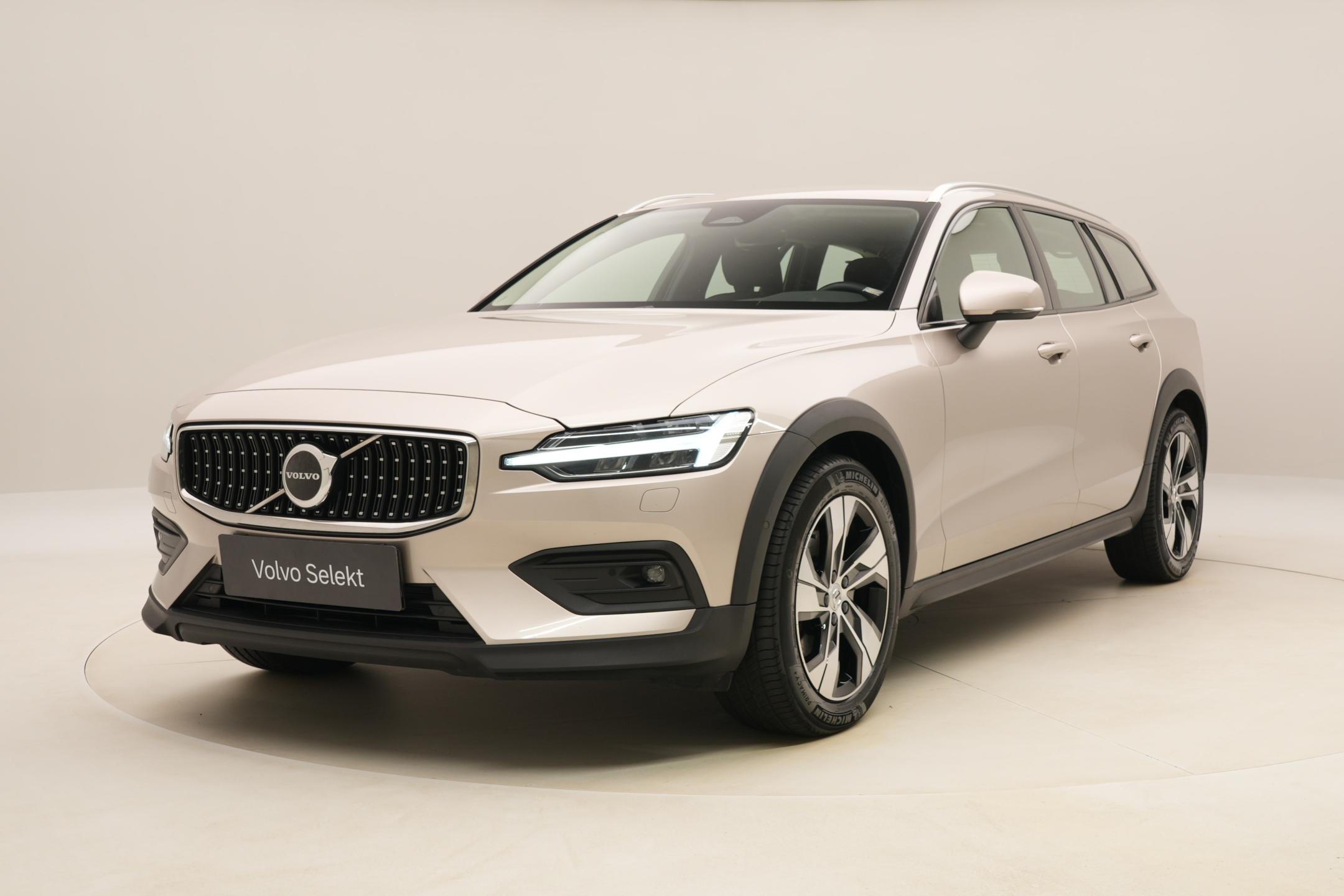 Volvo V60 CC B4 AWD CORE AUT CZ
