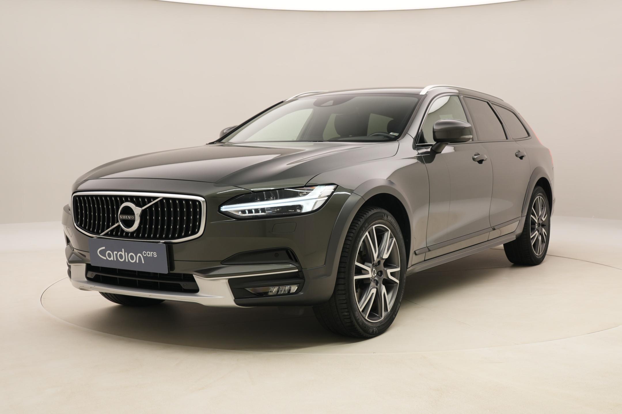 Volvo V90 CC D5 AWD MOMENTUM AUT CZ