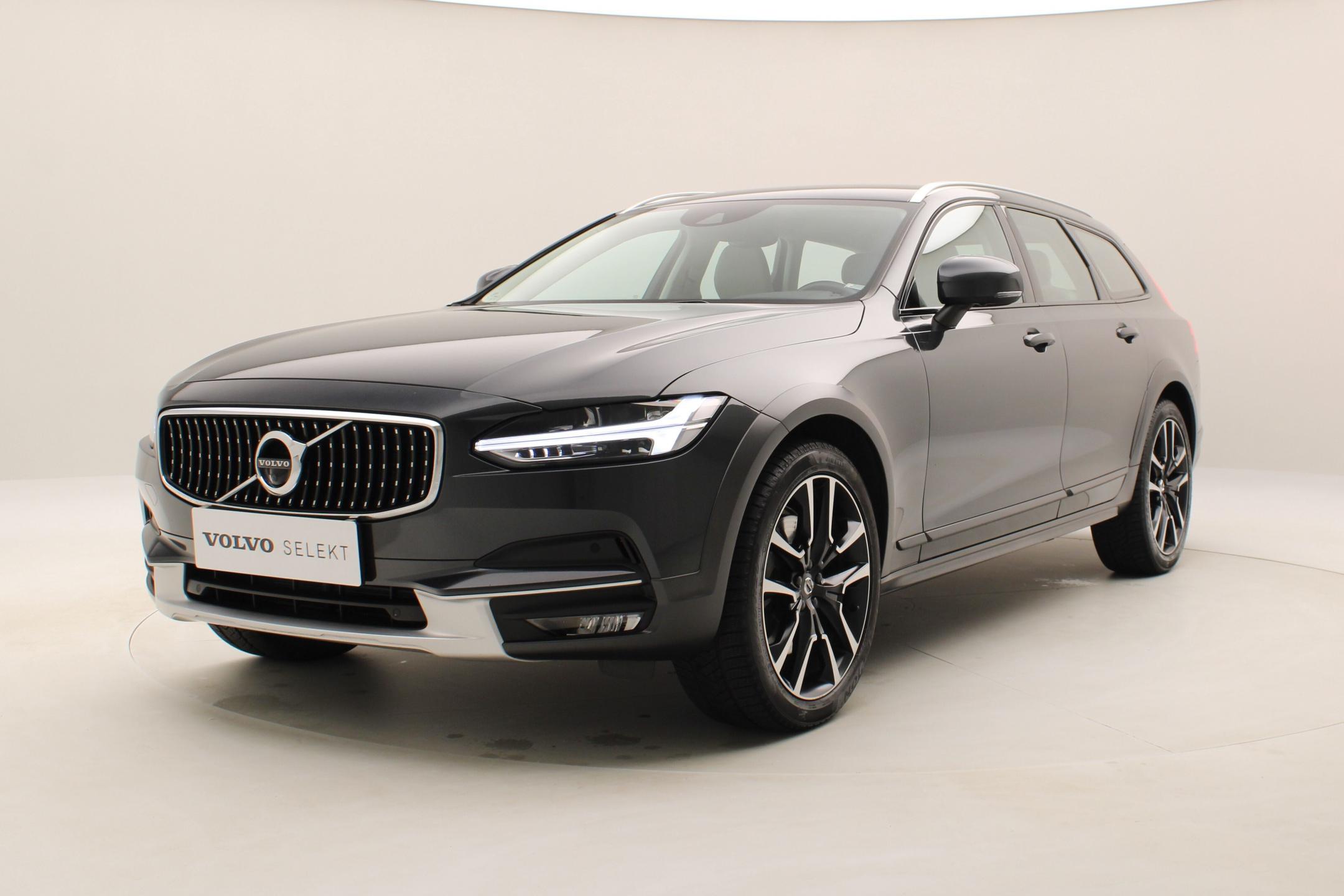 Volvo V90 CC D5 AWD PRO AUT REZERVACE