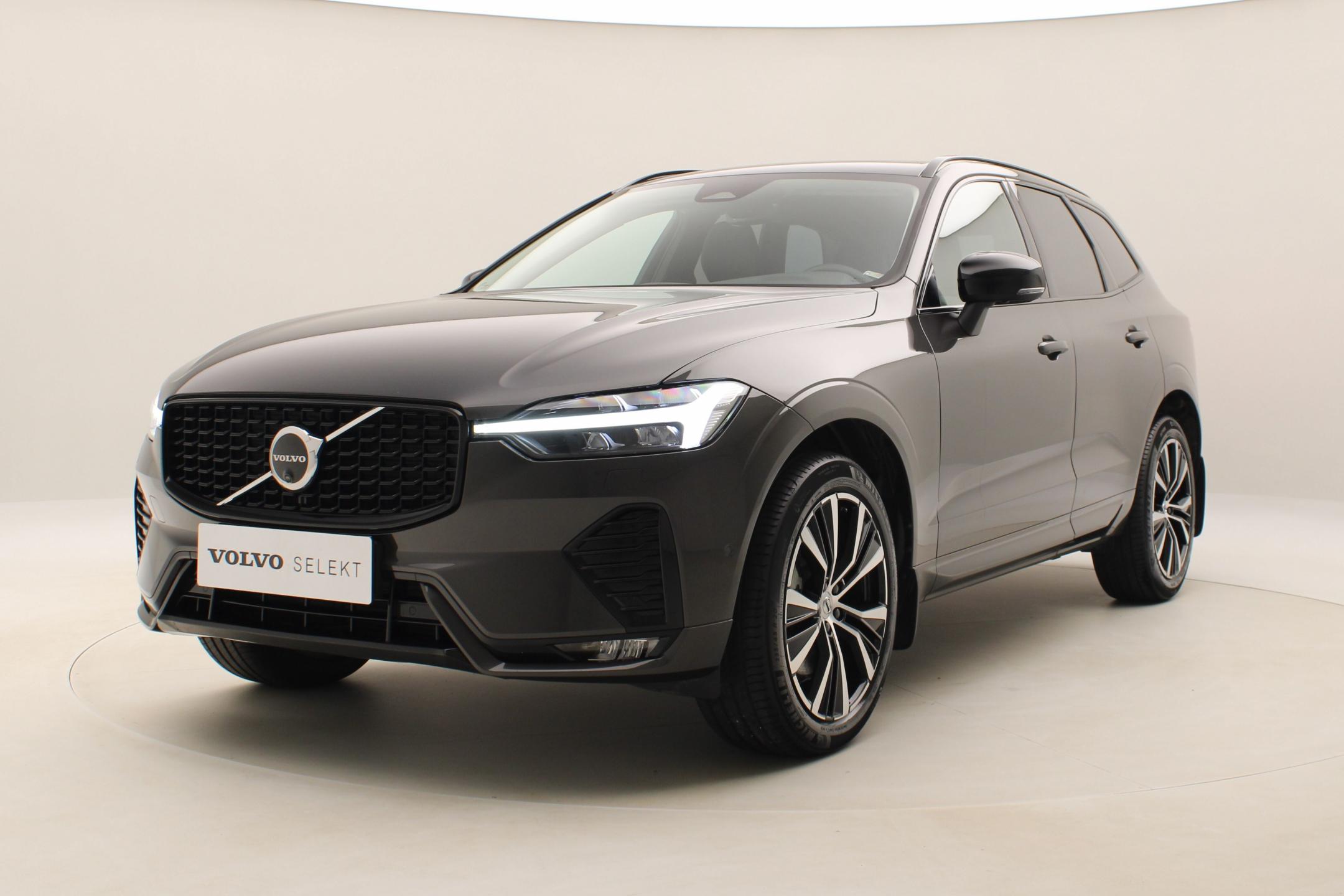 Volvo XC60 B4 AWD DARK PLUS AUT 1.maj