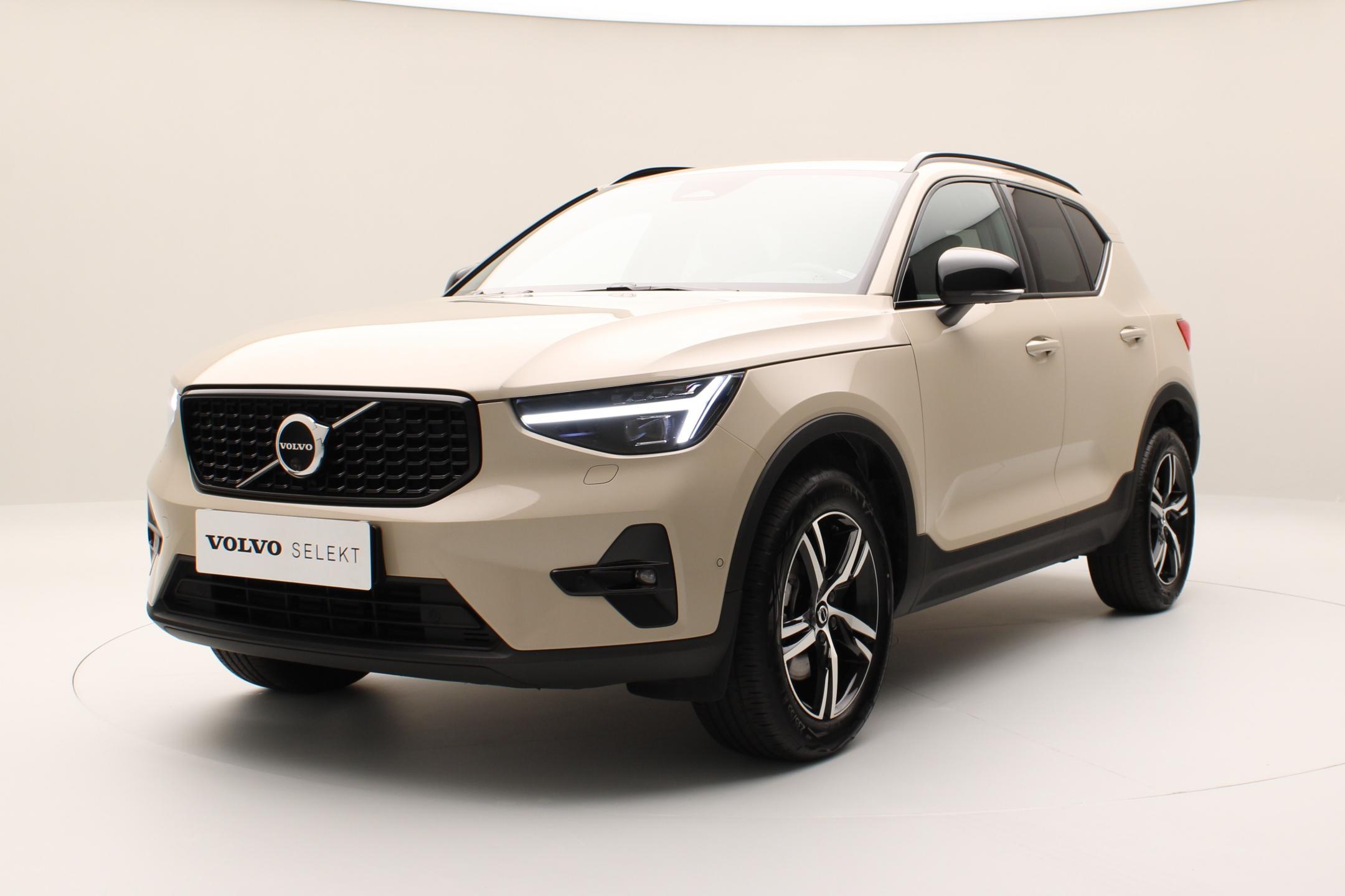 Volvo XC40 B3 PLUS DARK AUT CZ 1.maj