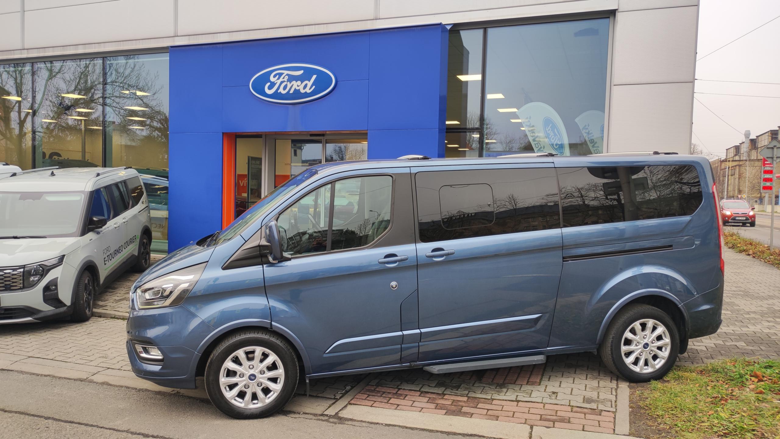 Ford Tourneo Custom 2,0 TDCi 136kW Aut. 8-Míst