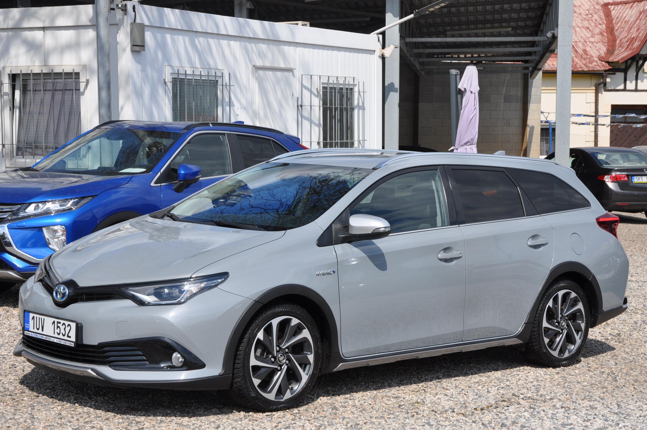 Toyota Auris 1.8 Hybrid KOMBI TREK