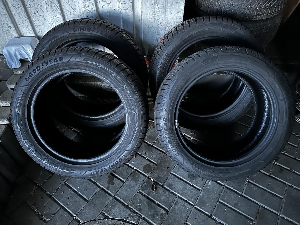 GOODYEAR 255/50 R18 ZIMNÍ