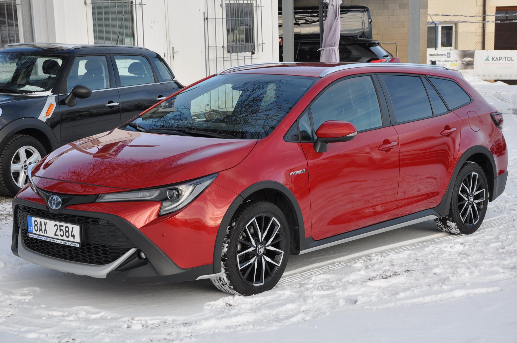 Toyota Corolla 1.8 Hybrid KOMBI TREK