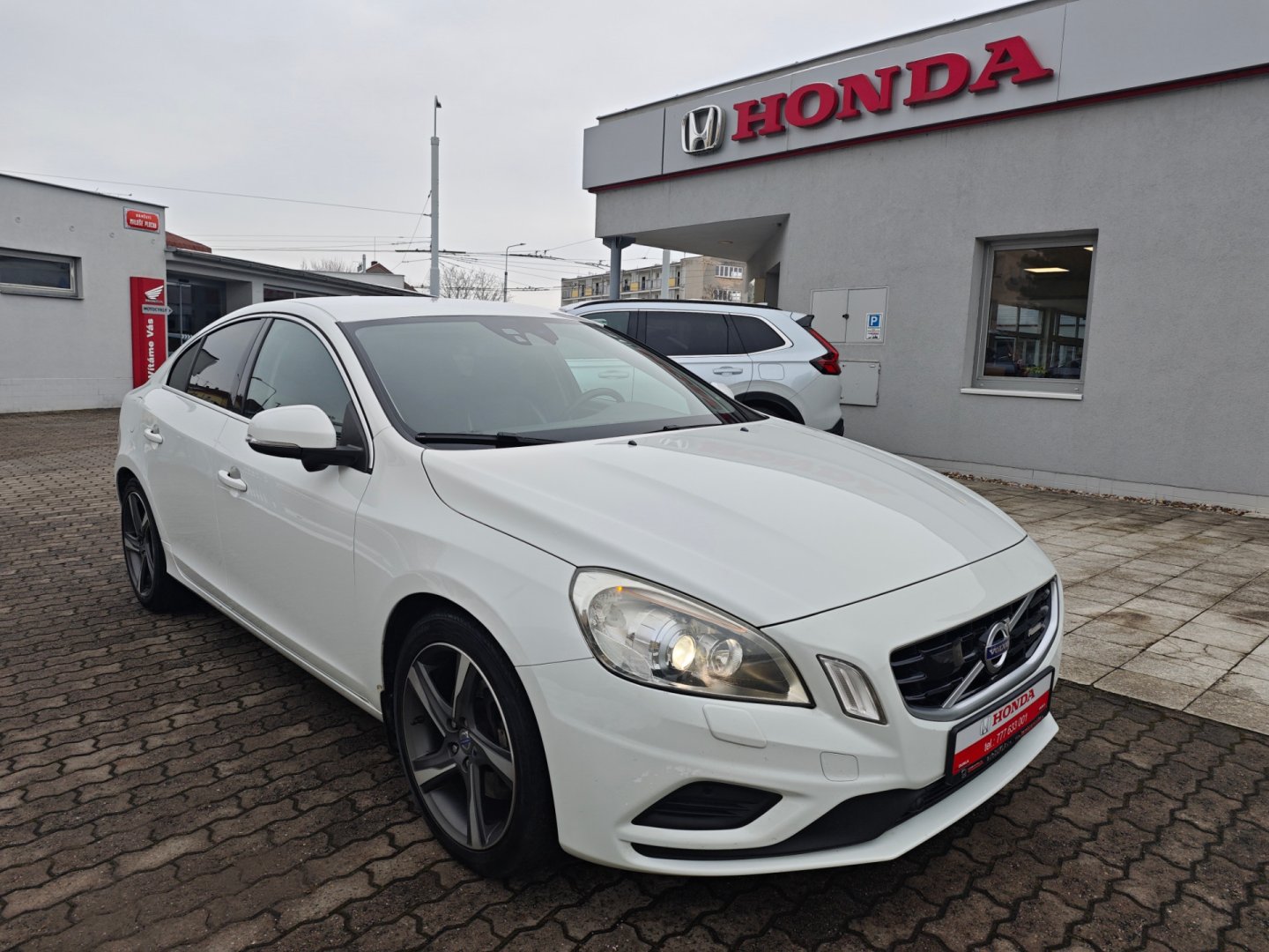Volvo S60 2.4 D5 AWD R-Design 158kW