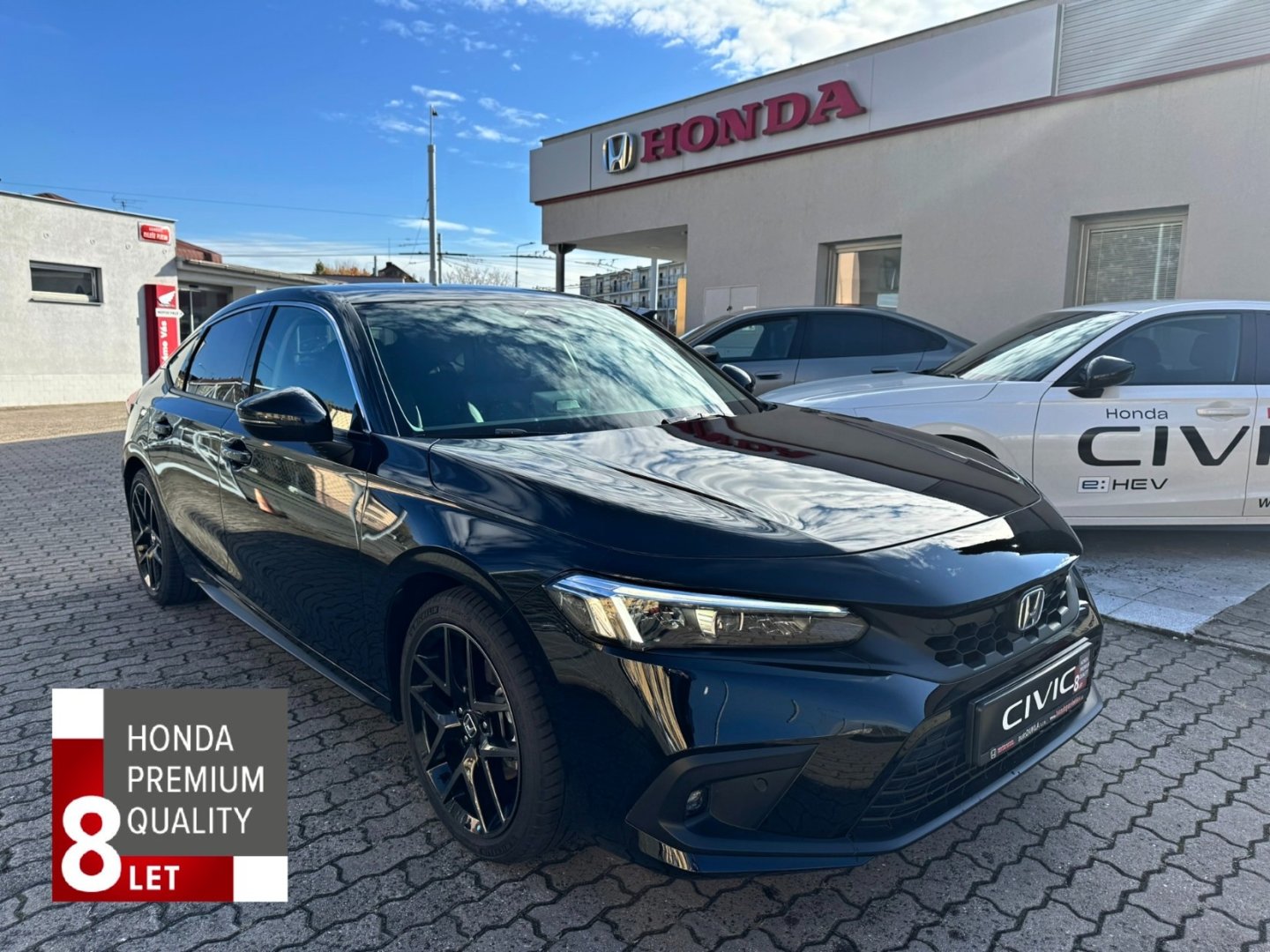 Honda Civic 2.0e:HEV Advance Black SKLADEM