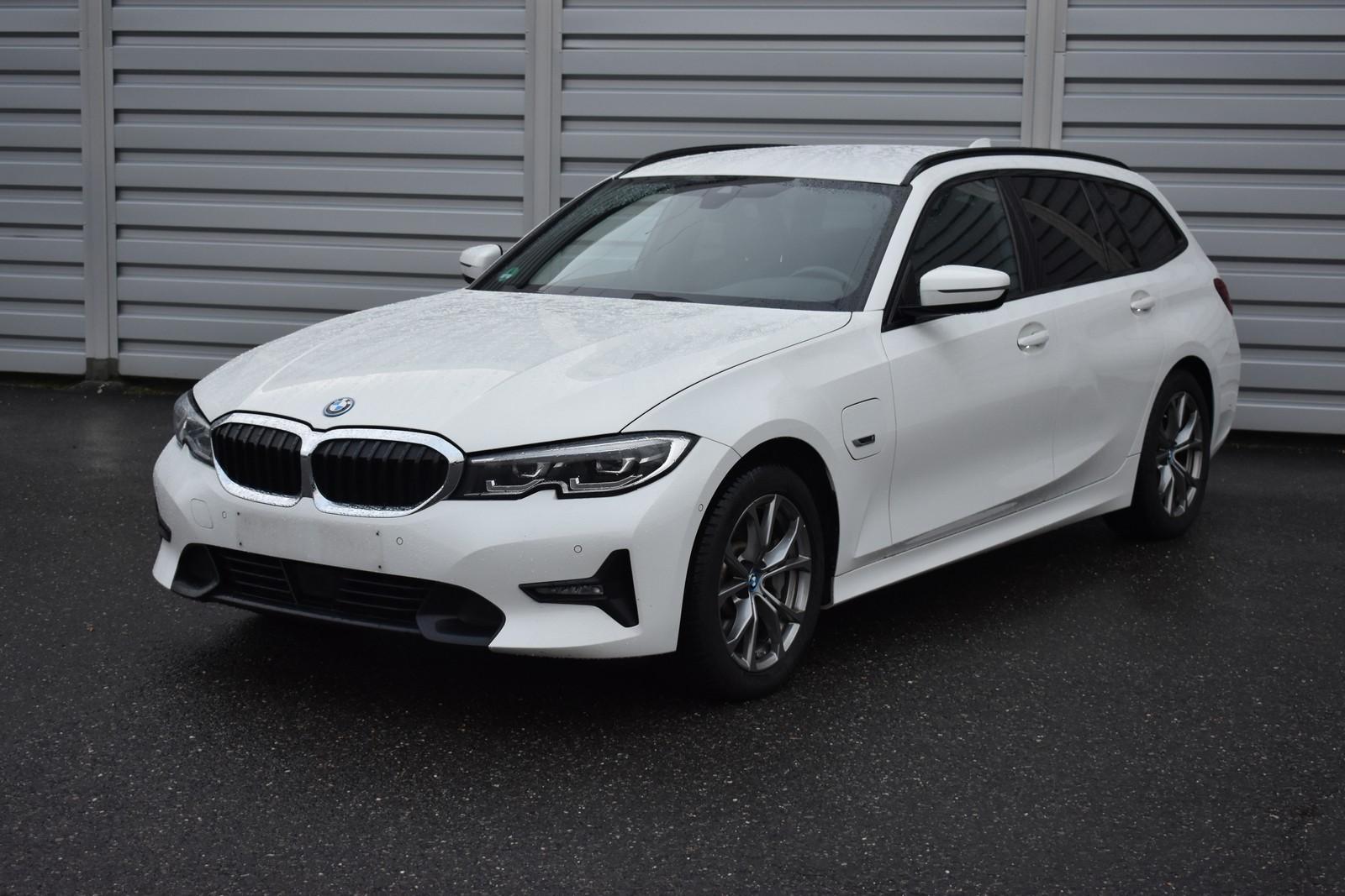 BMW Řada 3 330e Sport line kamera
