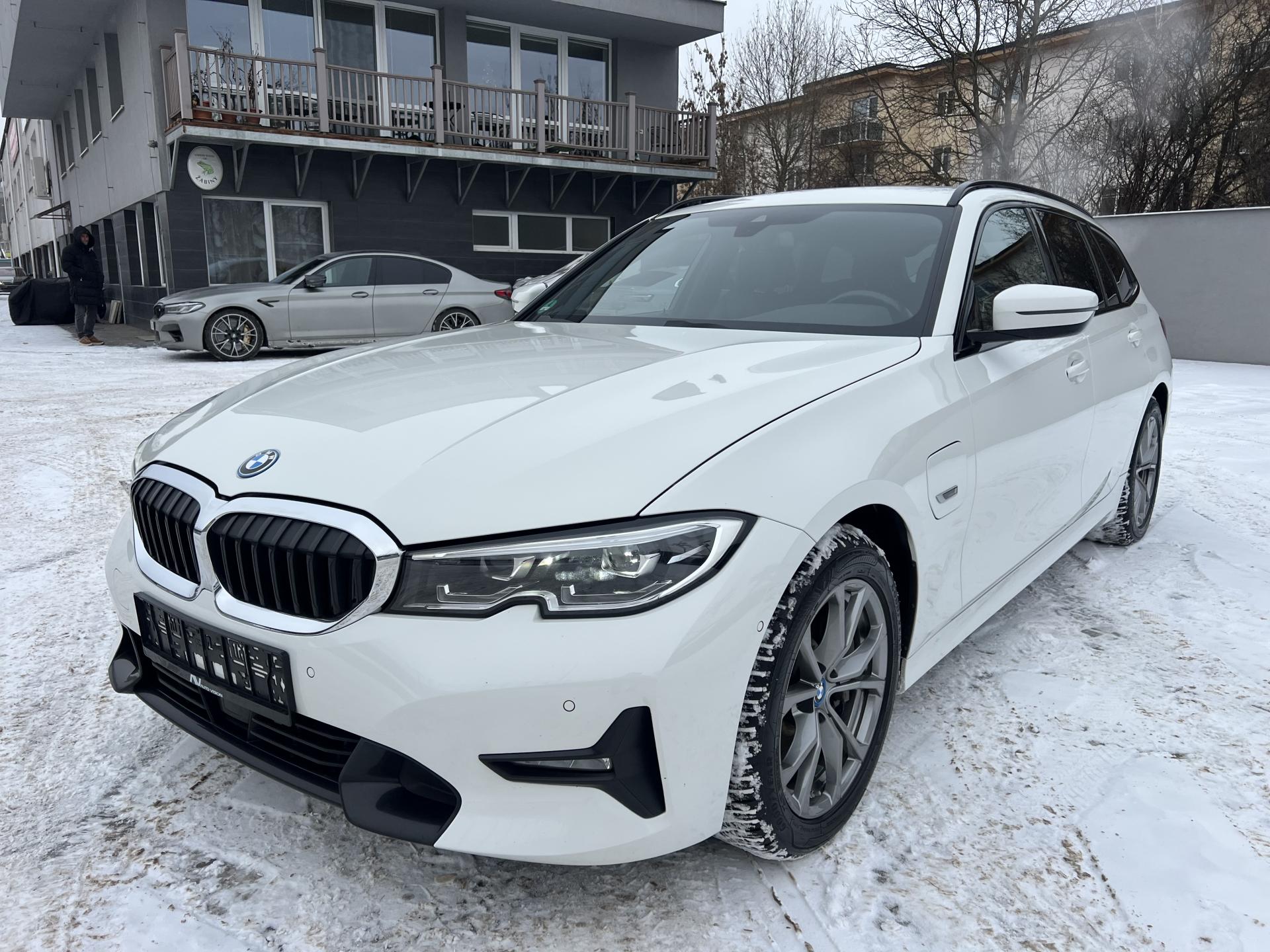 BMW Řada 3 330e Sport line kamera