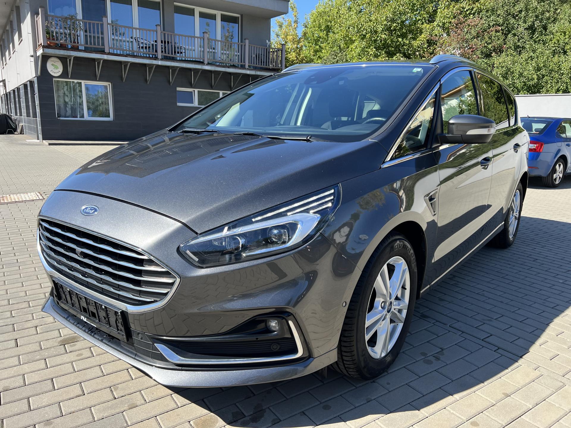 Ford S-MAX 2.0 EB 7 Míst tažné Led