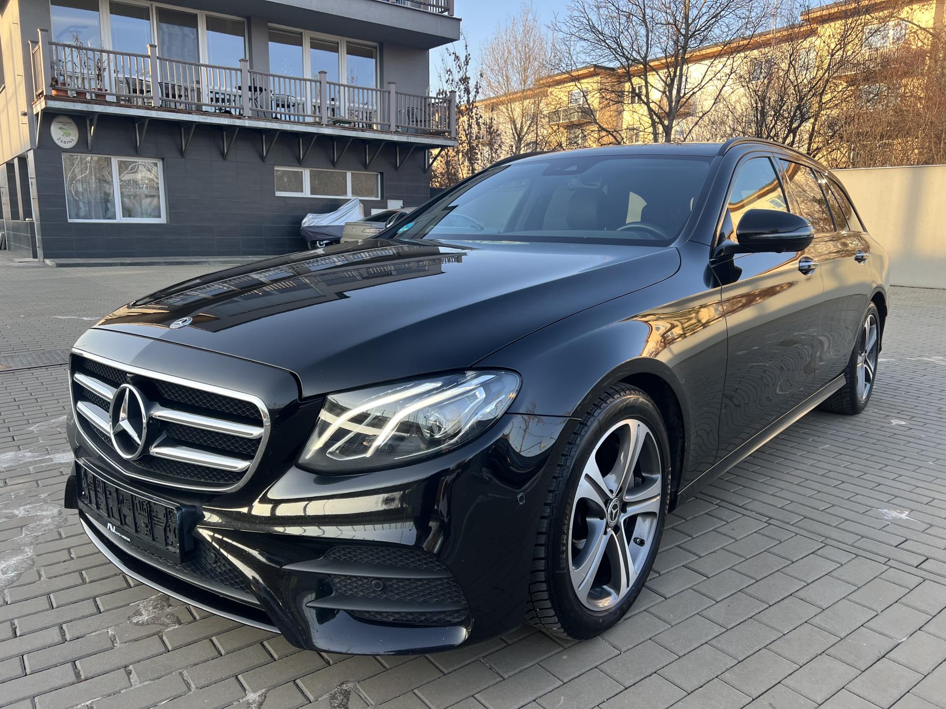 Mercedes-Benz Třídy E 300d AMG kam360 Led