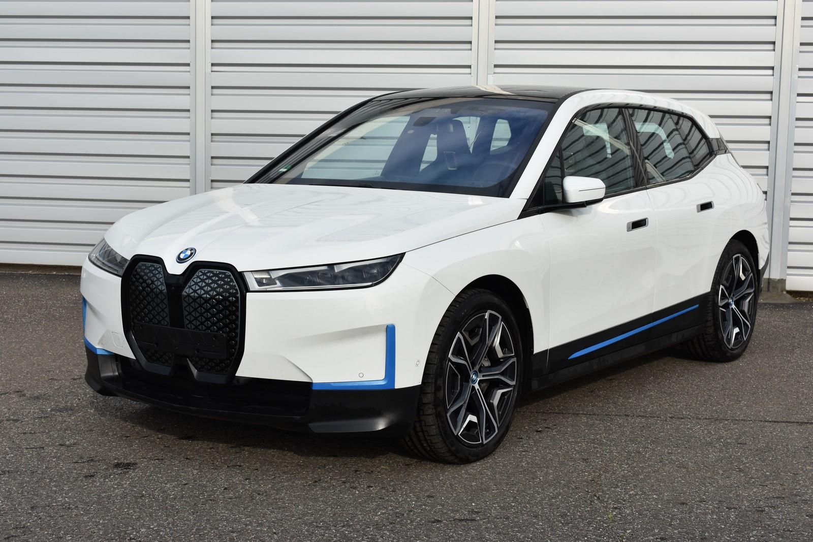 BMW iX 50x-Drive dověry panorama