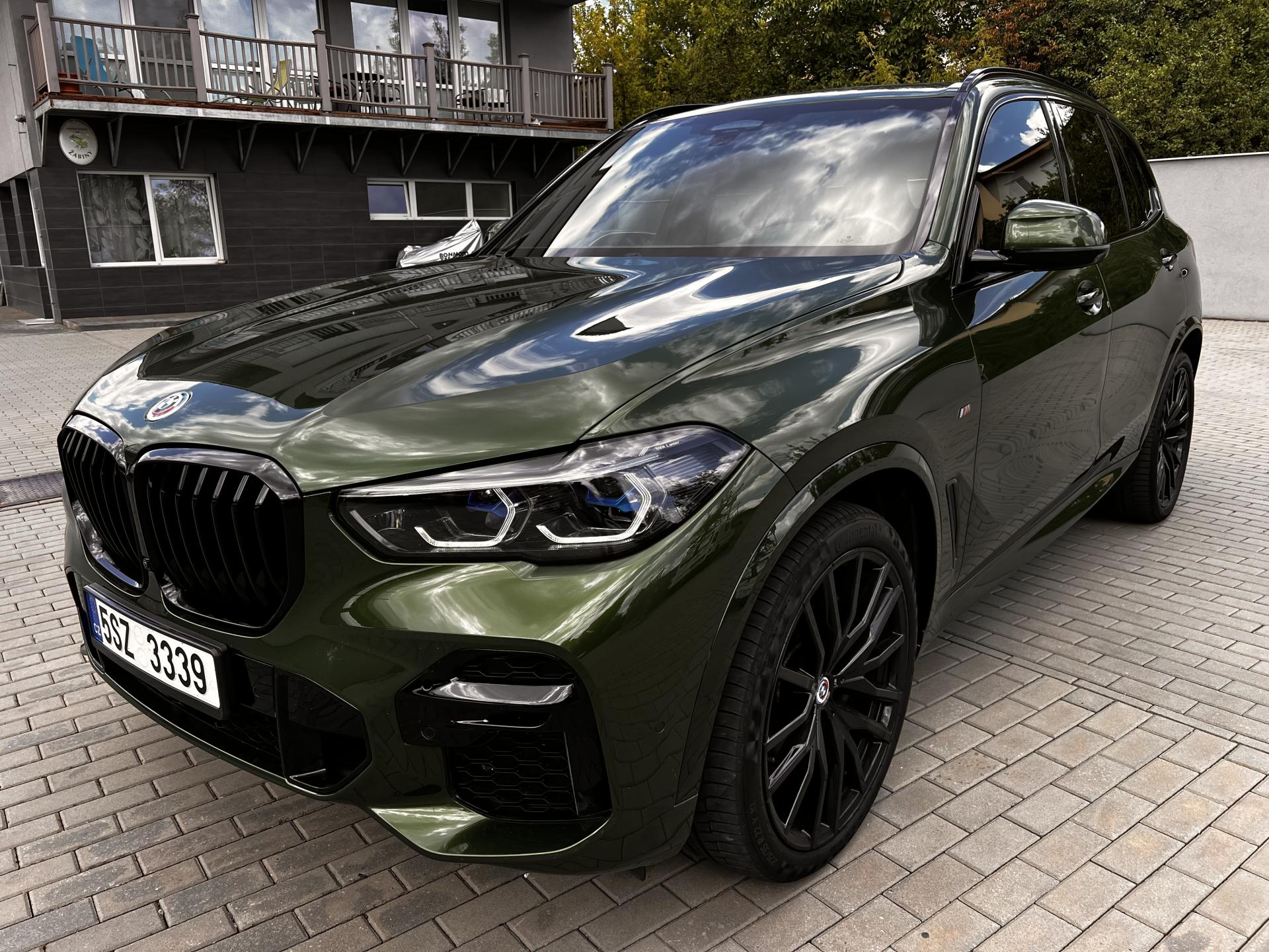 BMW X5 M50i Individual VZDUCH