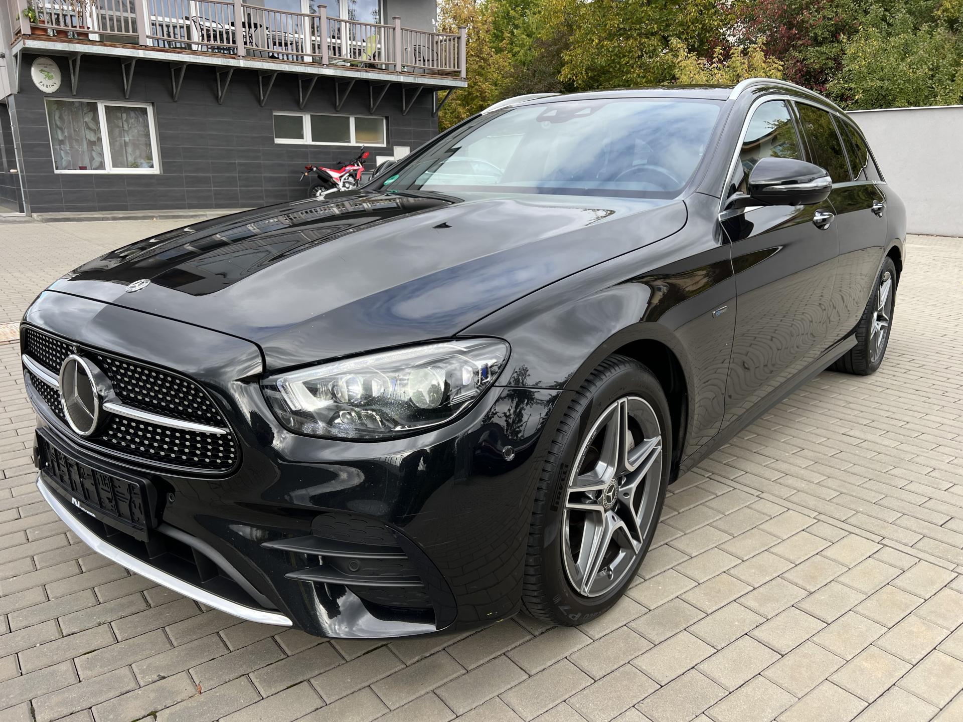 Mercedes-Benz Třídy E E300de AMG Panorama tažné kame