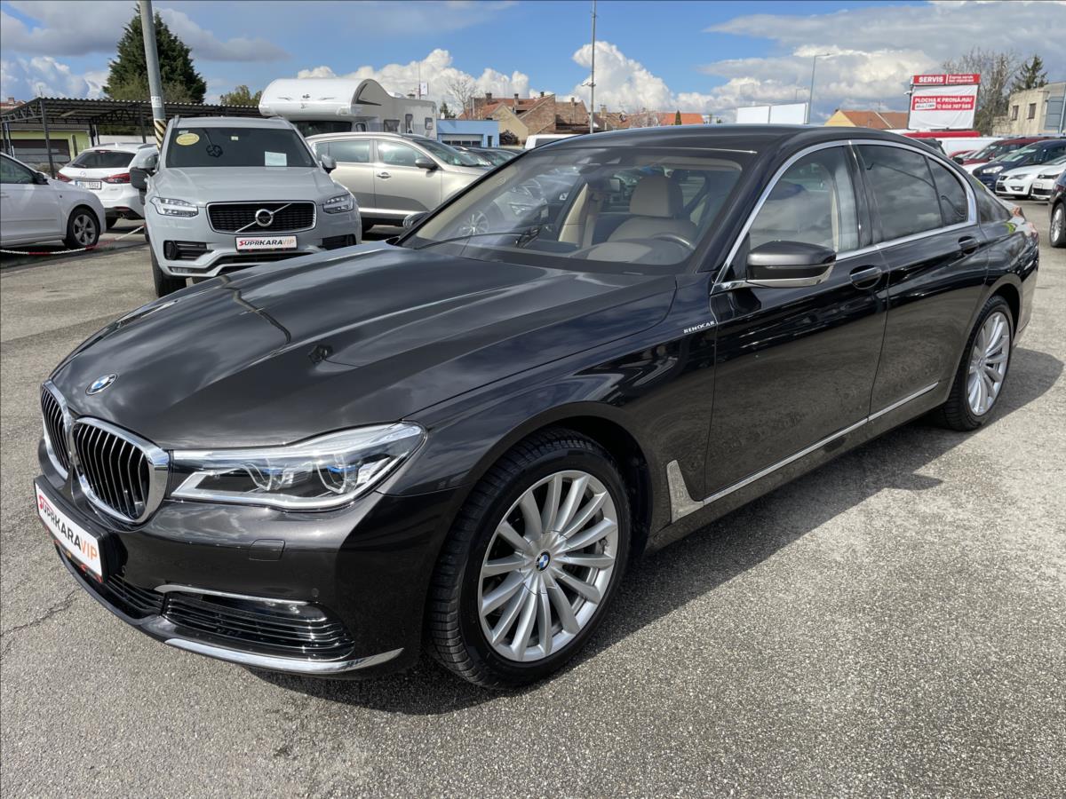 BMW Řada 7 4,4 750i xDrive REZERVACE