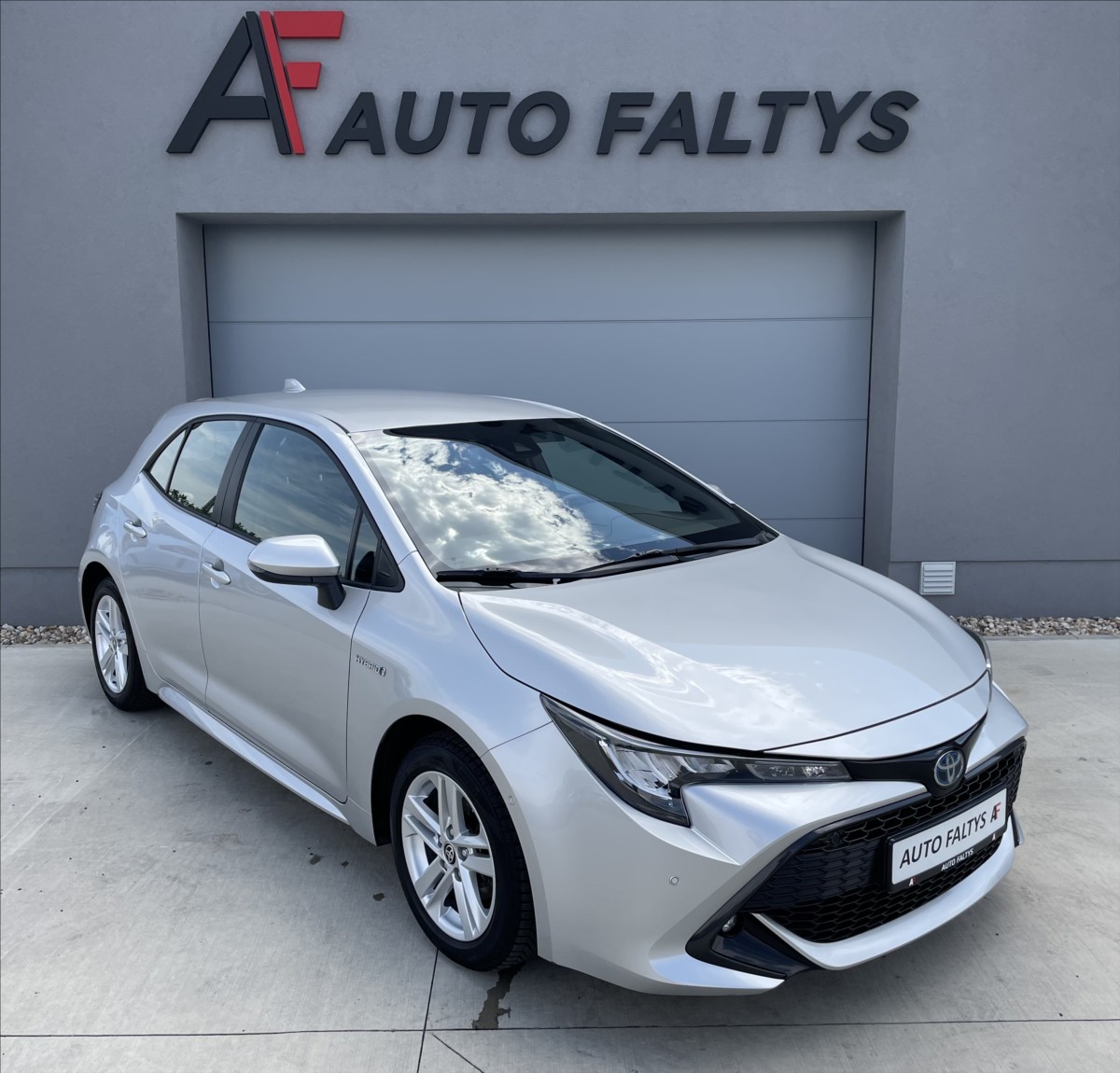 Toyota Corolla 1,8 Hybrid e-CVT Confort ČR.1.