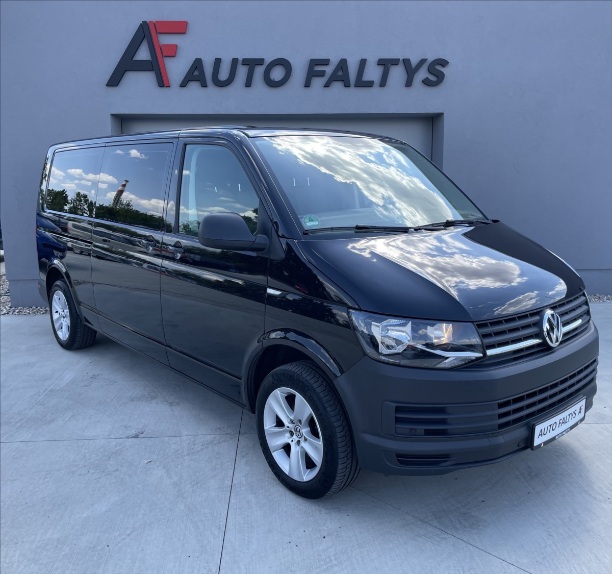 Volkswagen Transporter 2,0 TDI 110KW LONG DSG 9.MÍST,