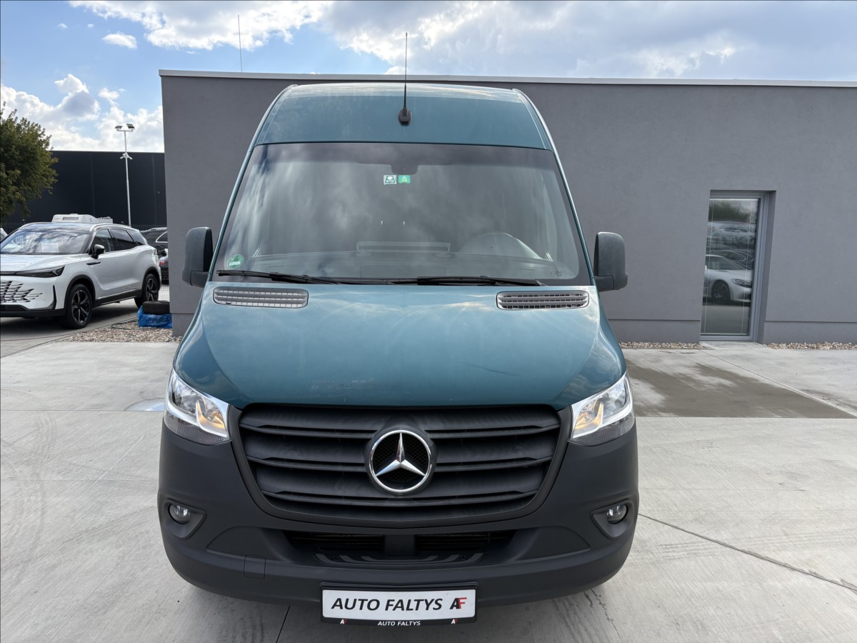 Mercedes-Benz Sprinter 2,1 ČR.1.maj 9 míst + spaní