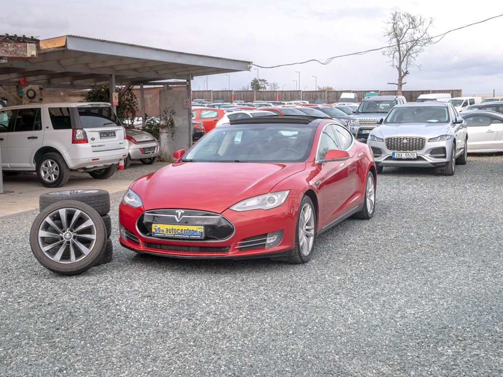 Tesla Model S 85 PERF – ZÁRUKA / FREE