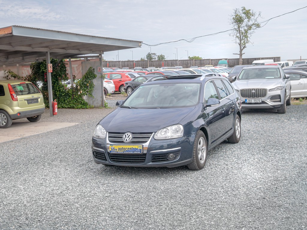 Volkswagen Golf 1.4TSI 90KW PANO – PO ROZVODEC