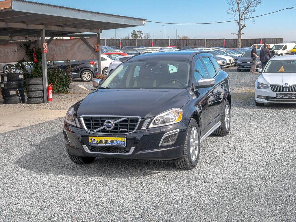Volvo XC60 D3 120KW R DESING – PO SERVISU