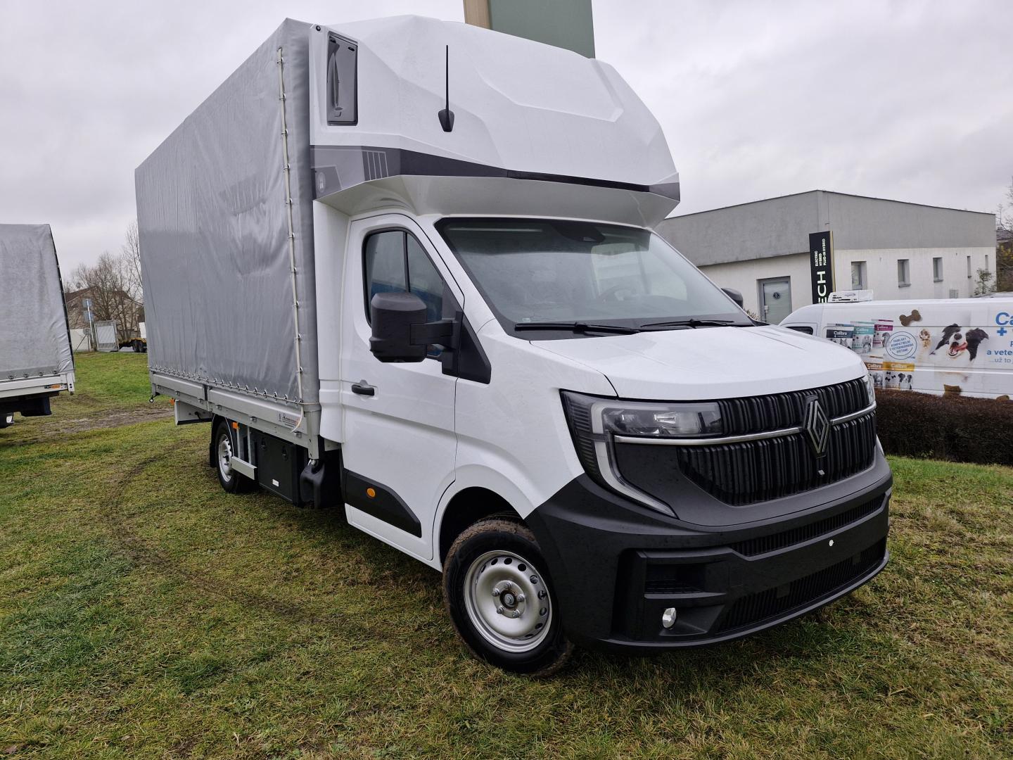 Renault Master Valník10palet+spací nástavba