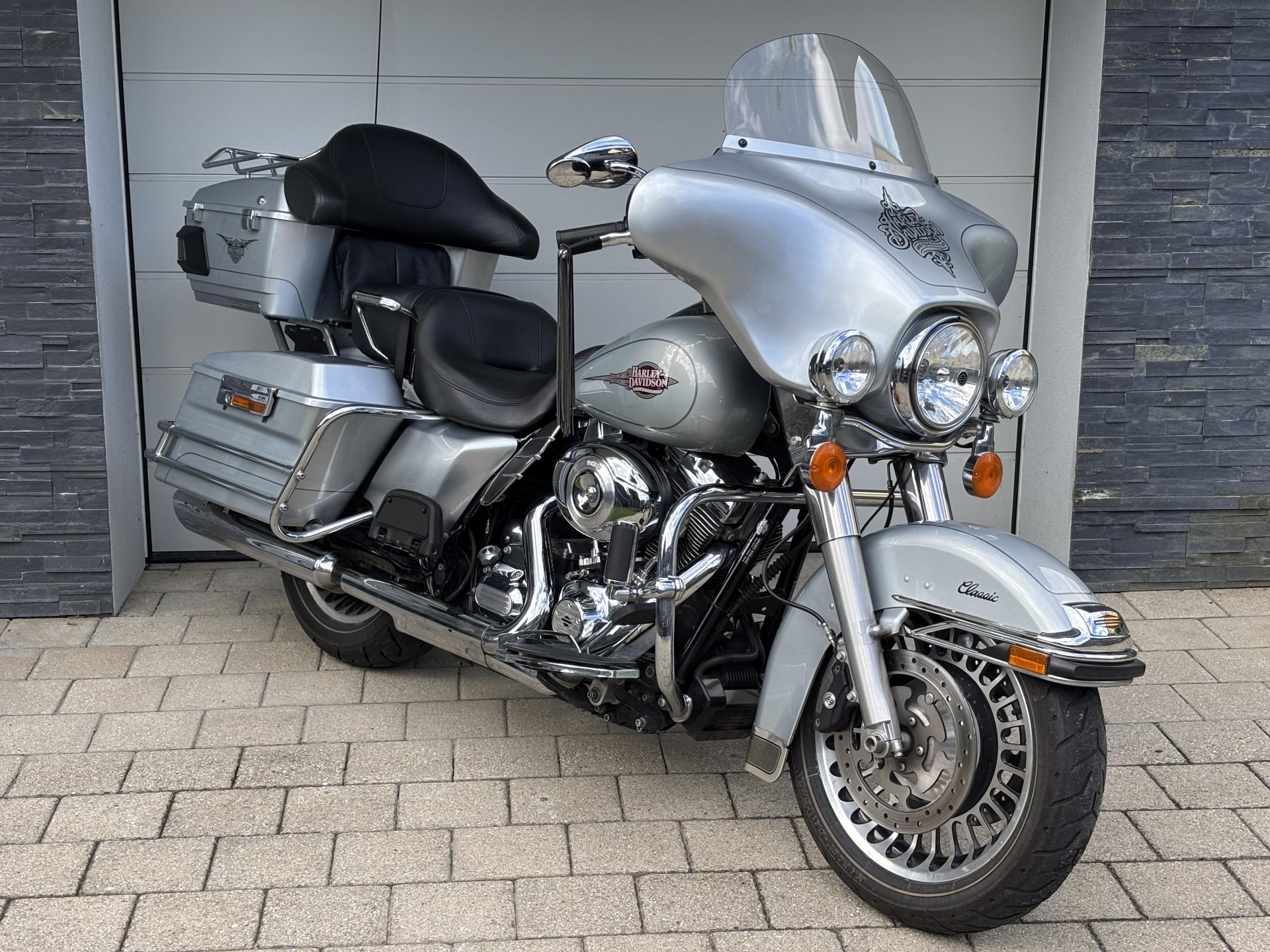 Harley-Davidson FLHTC Electra Glide Classic TC 103, 62kW, ČR, 1 majitel