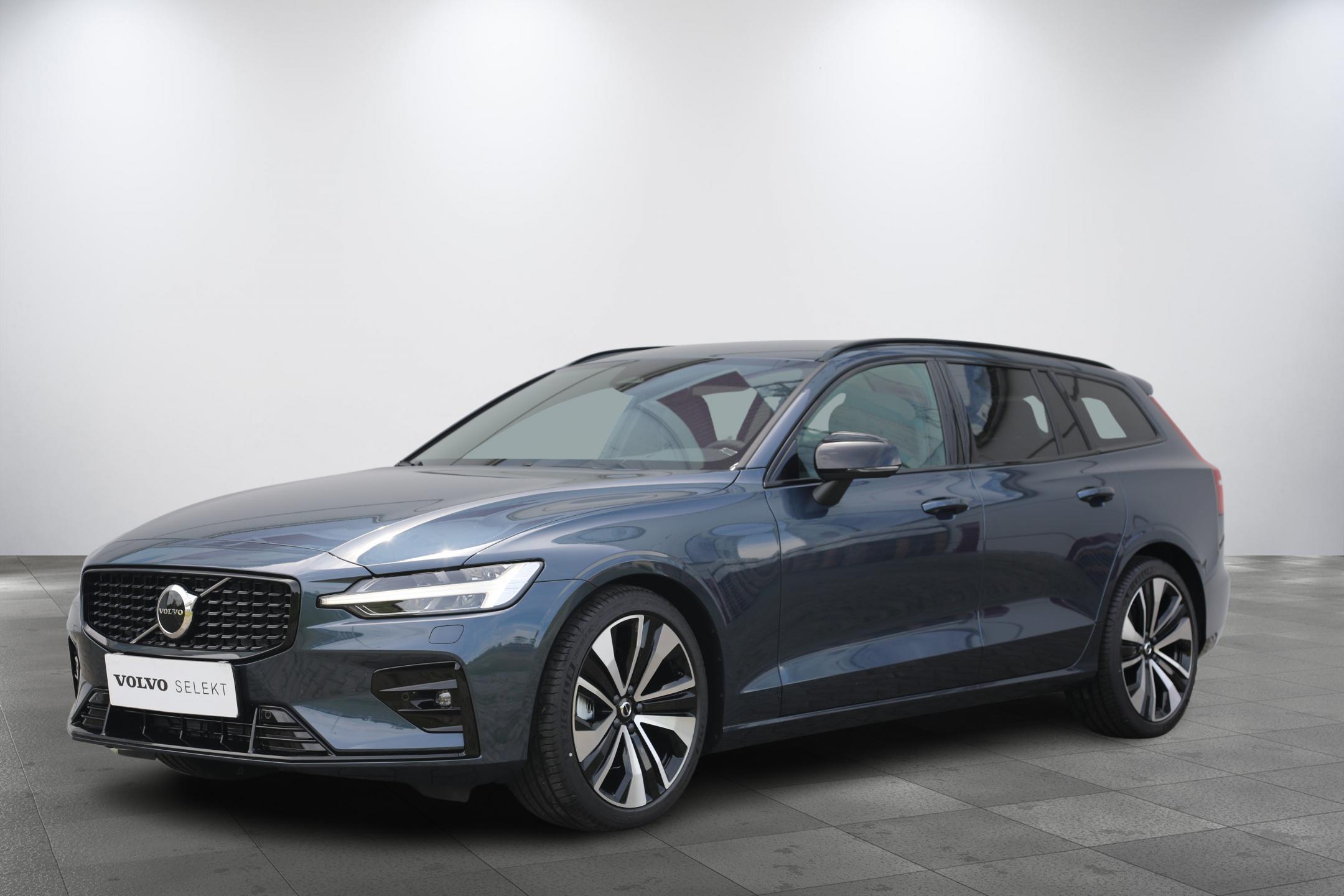 Volvo V60 B4 PLUS Harman/Kardon, záruka