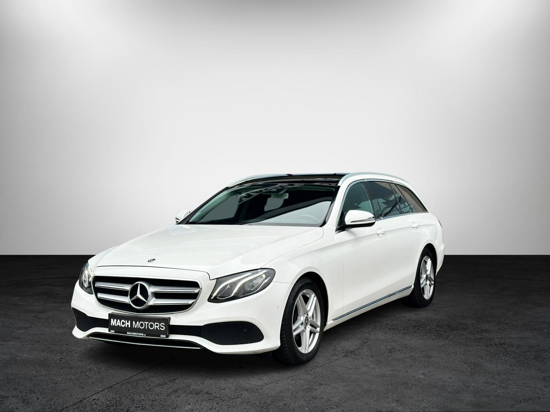 Mercedes-Benz Třídy E E 220d, panorama