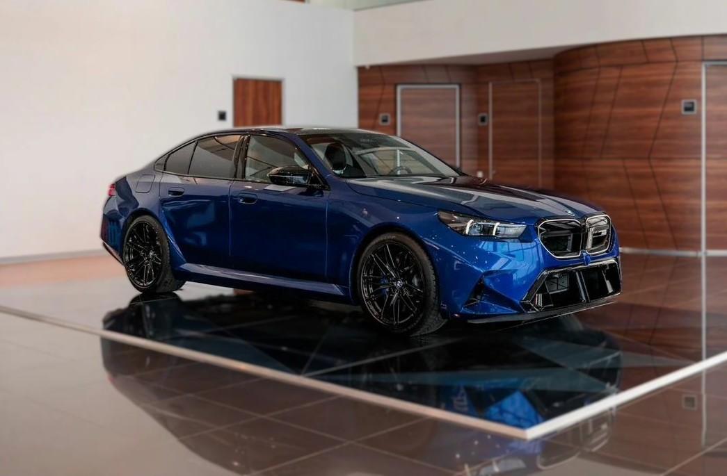 BMW M5 B&W Panorama Ventilace