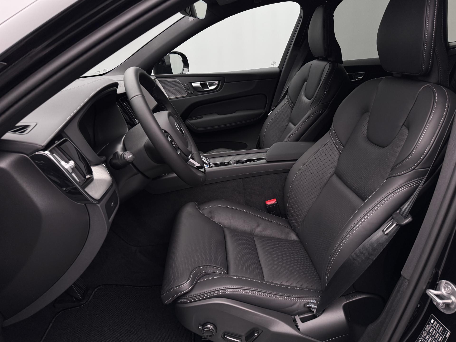 Volvo XC60 B5 AWD AUT ULTRA BLACK EDITION - foto 3