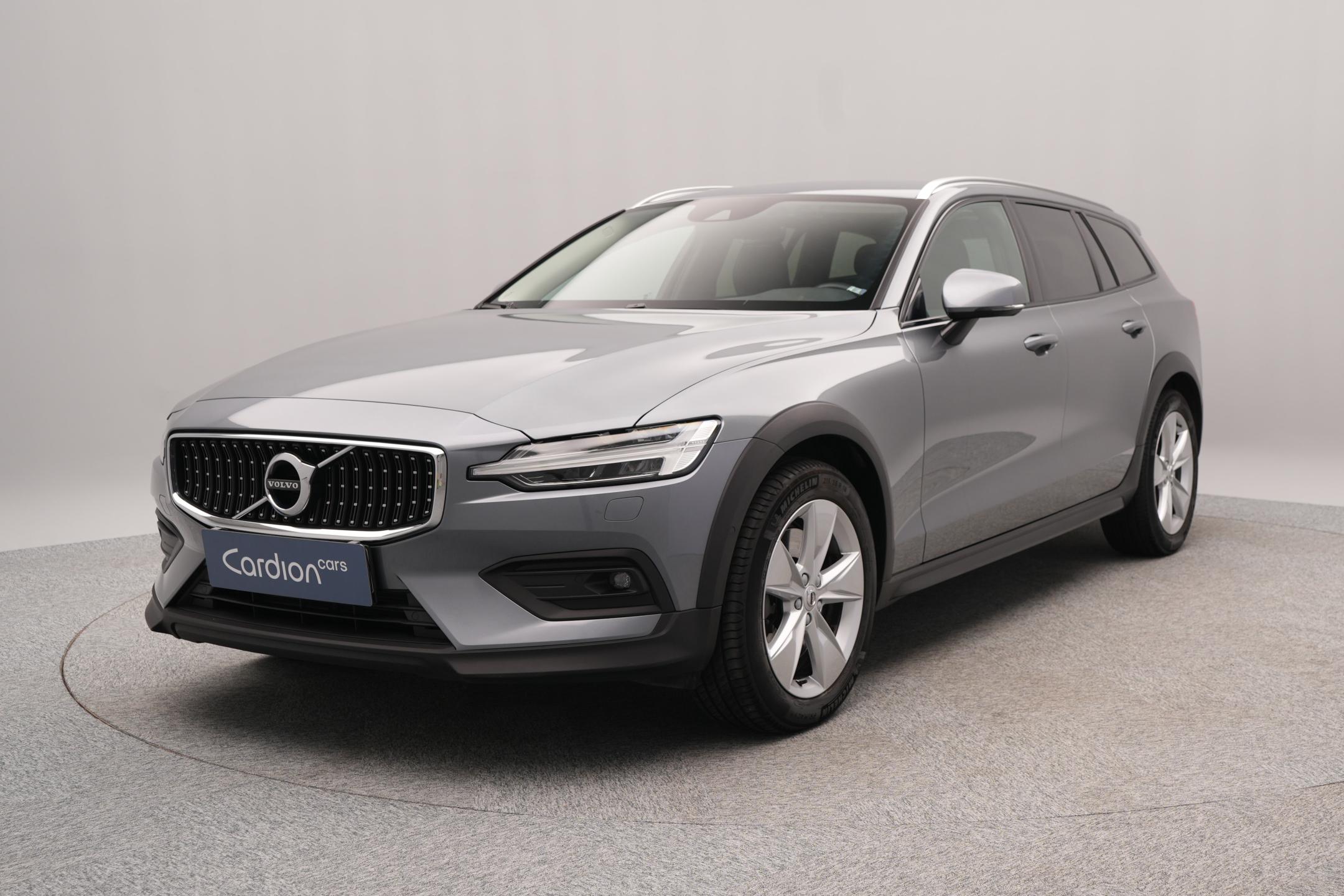 Volvo V60 CC D4 AWD MOMNETUM CZ 1.maj