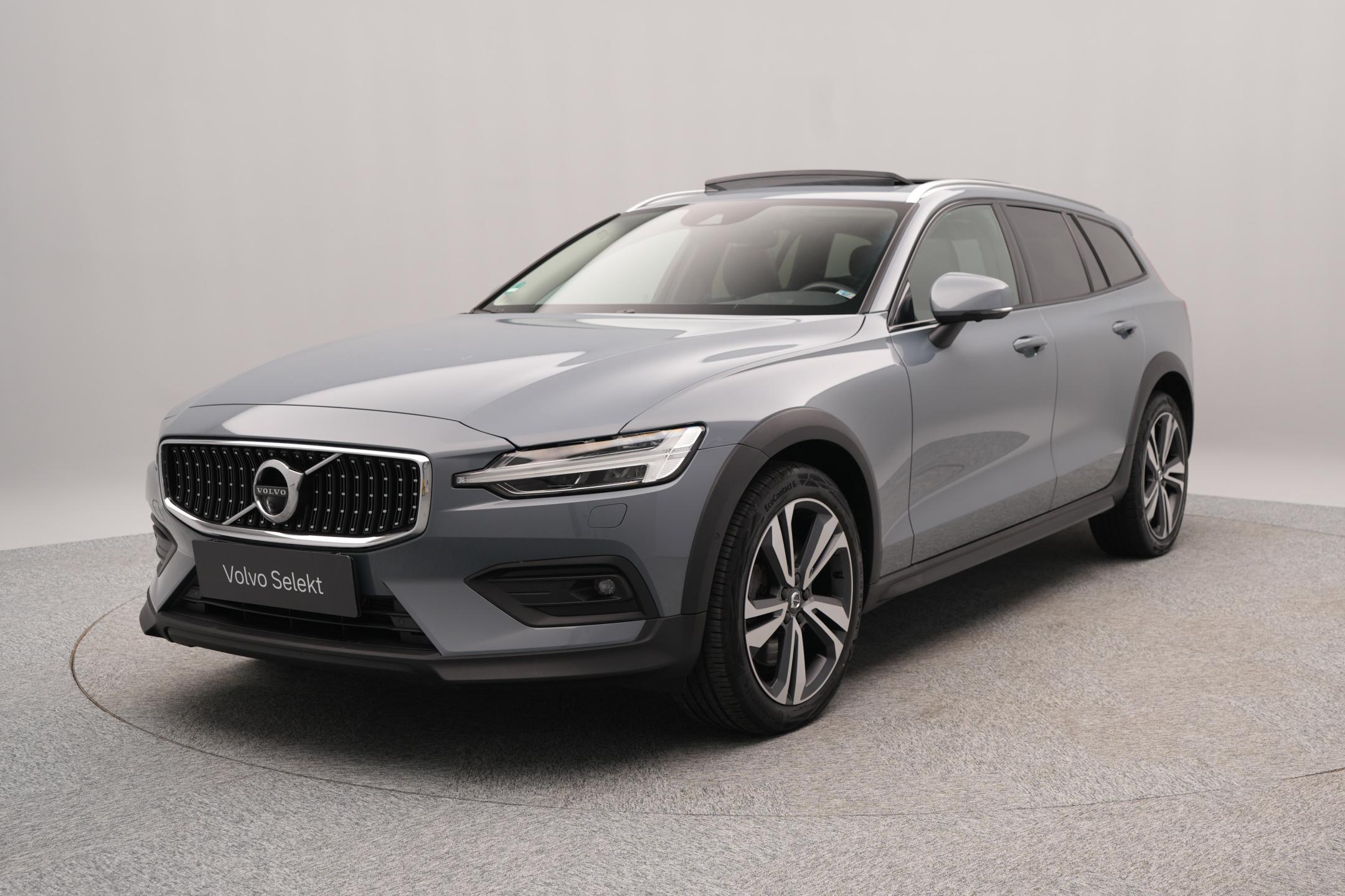 Volvo V60 CC MOMENTUM PRO AUT