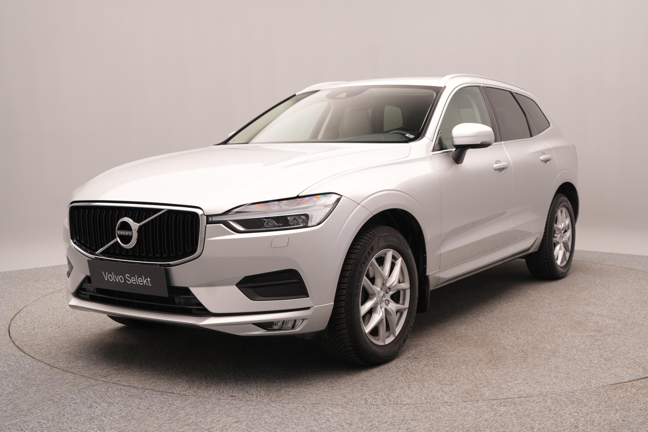 Volvo XC60 B4 AWD MOMENTUM PRO CZ 1.maj