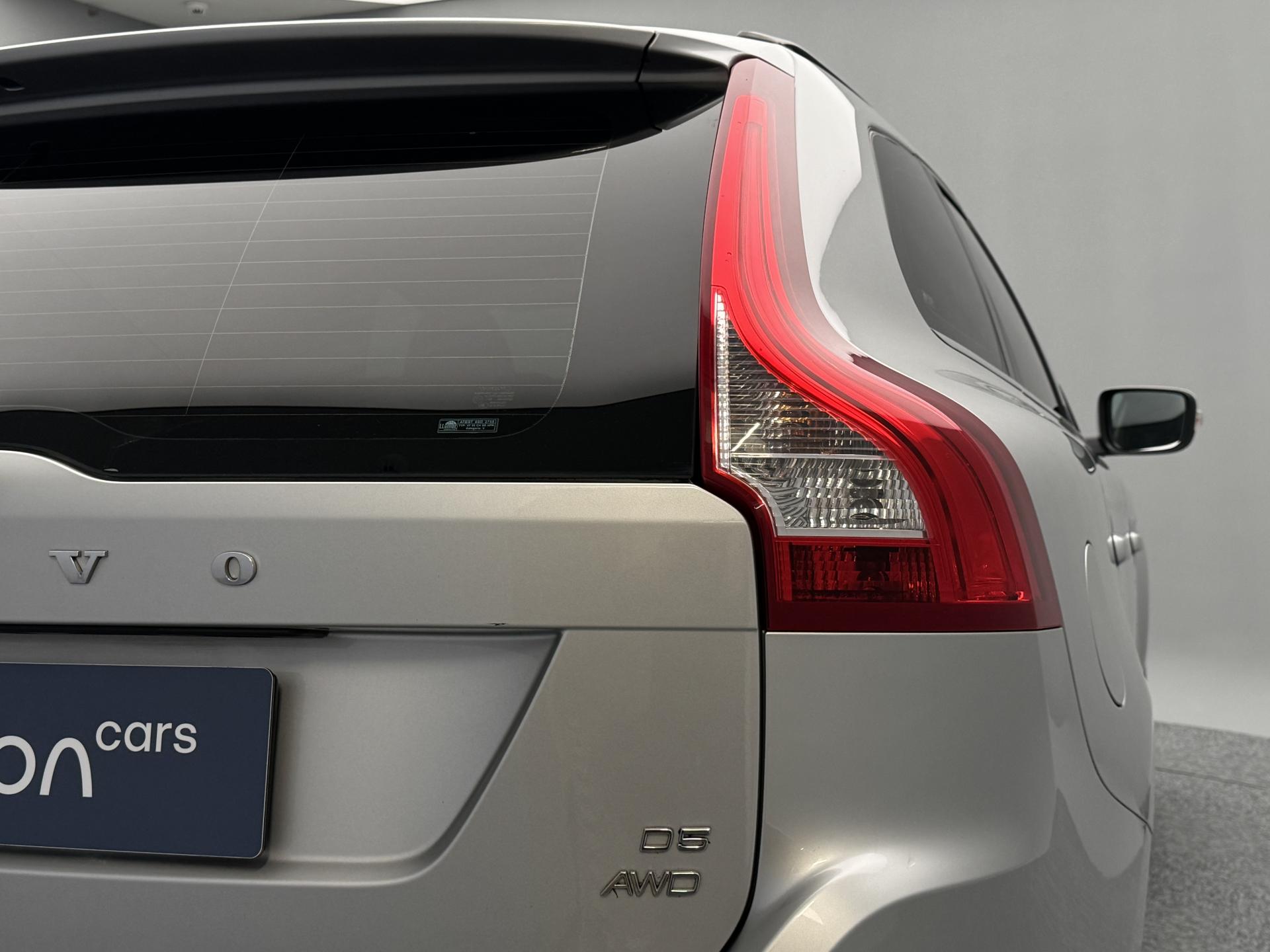 Volvo XC60 D5 AWD MOMENTUM AUT CZ