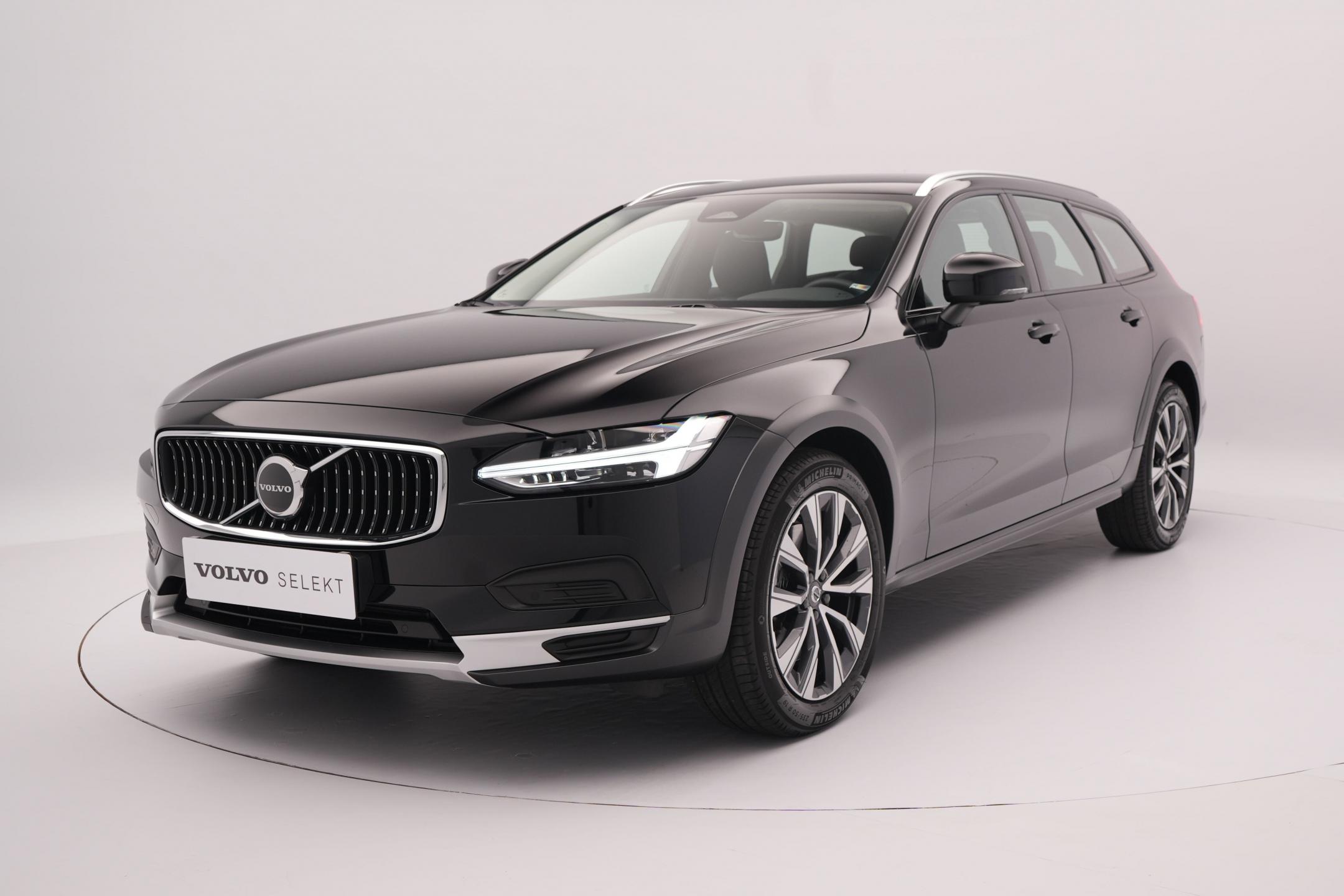 Volvo V90 CC B4 AWD PLUS AUT CZ 1.maj