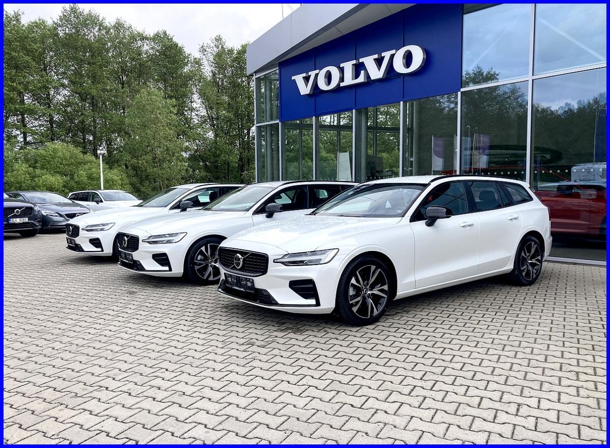 Volvo V60 B4 FWD edice DARK 210Ps