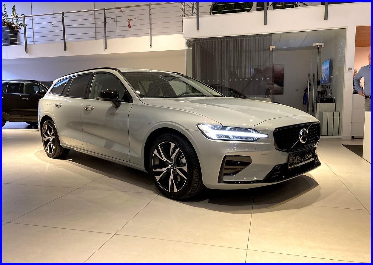 Volvo V60 B4 PLUS DARK MY26