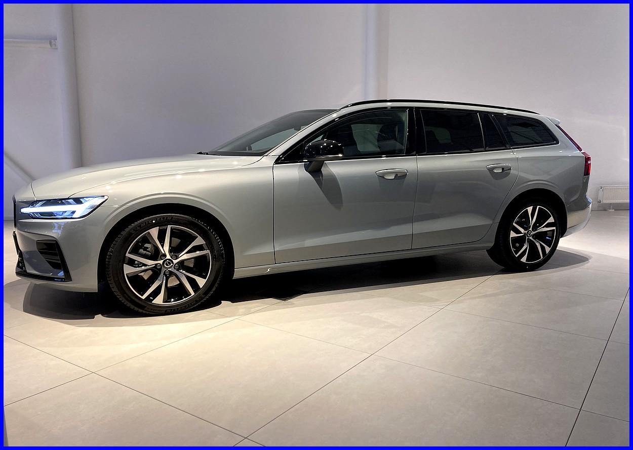 Volvo V60 B4 PLUS DARK MY26