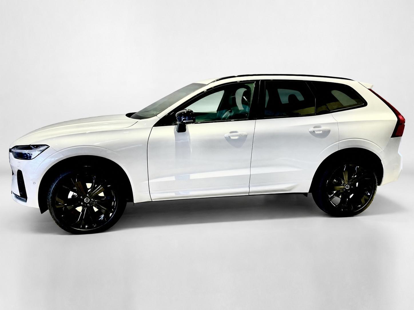Volvo XC60 B5 PLUS BLACK + 4SERVIS/ZÁRUKA