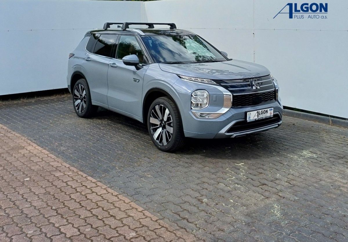Mitsubishi Outlander Instyle+ 2,4 MIVEC 2xelektromo