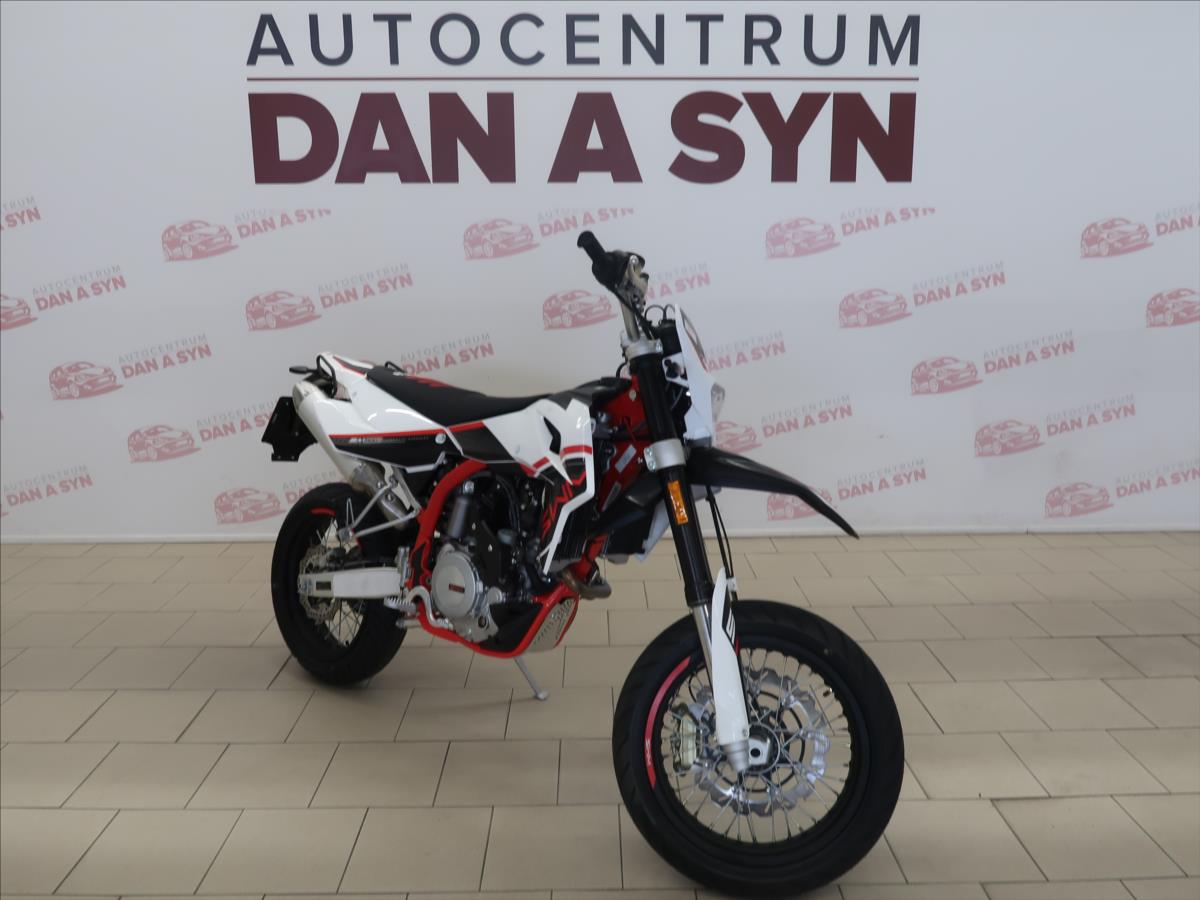 SWM SM 500 R - ČERV. - BÍLÁ E5 0