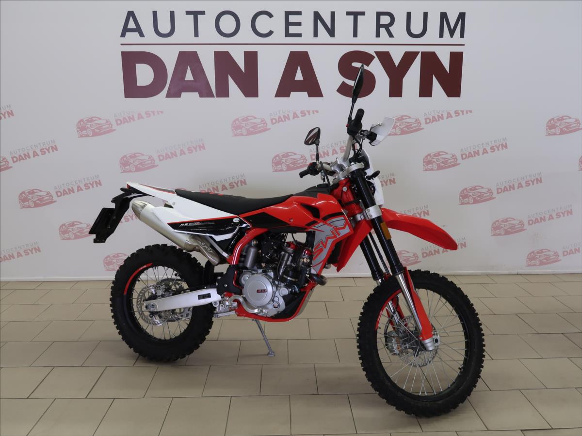 SWM RS 300R ČERVENÁ-BÍLÁ EURO 5