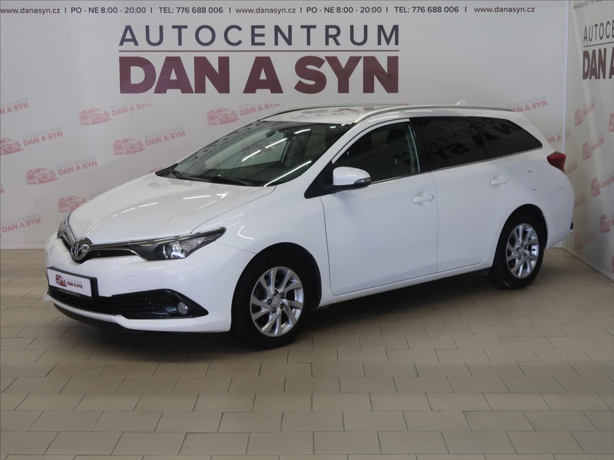 Toyota Auris 1,6 původ ČR!