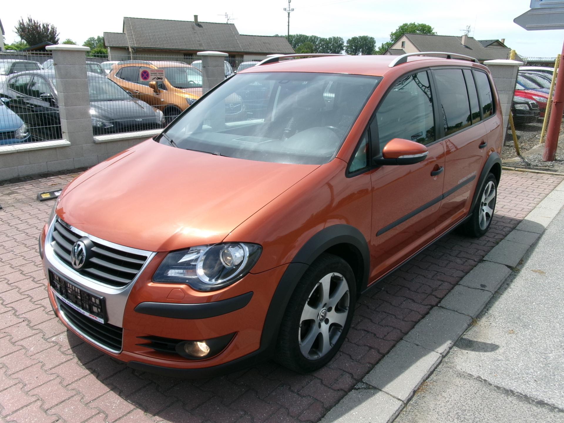 Volkswagen Touran 2,0TDI CROSS DSG AC BT