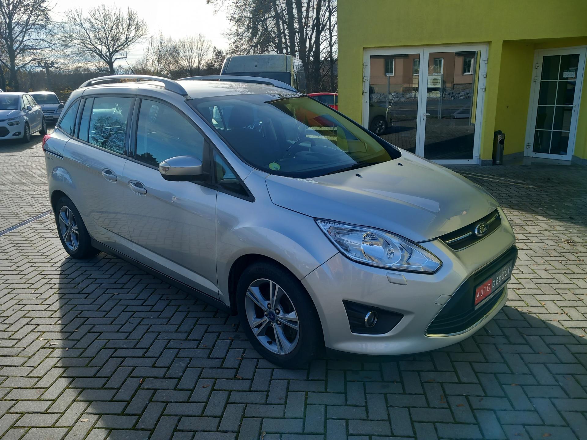 Ford Grand C-MAX 7 MÍST NAVIGACE POUZE 93t.KM!
