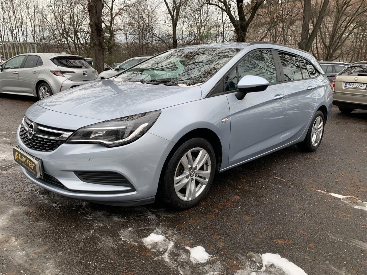 Opel Astra 1,6 CDTI,ČR,1.MAJ,SERVISKA