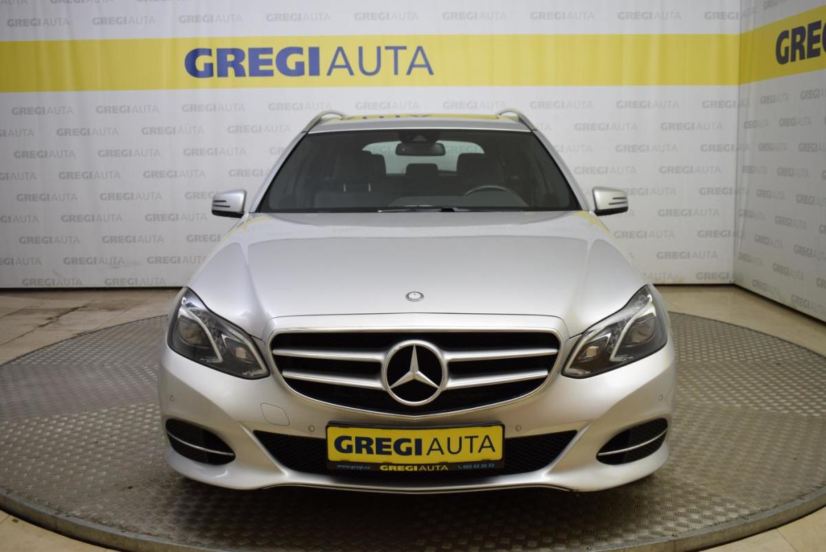 Mercedes-Benz Třídy E E220CDI PLNÁ VÝBAVA TOP STAV