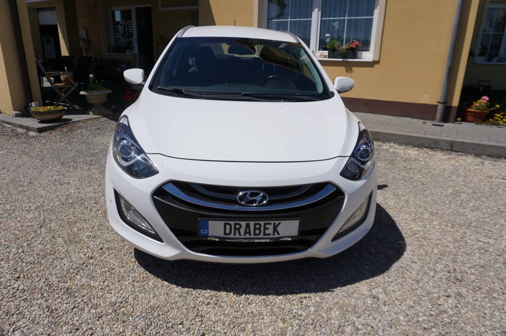 Hyundai i30 1,6 1.Majitel nové v ČR
