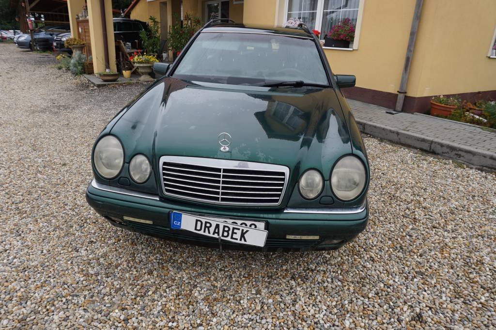 Mercedes-Benz Třídy E E 290